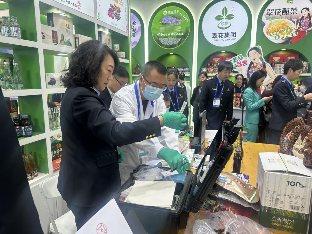 省市场监管局扎实开展志愿服务筑牢第34届哈洽会食品安全防线