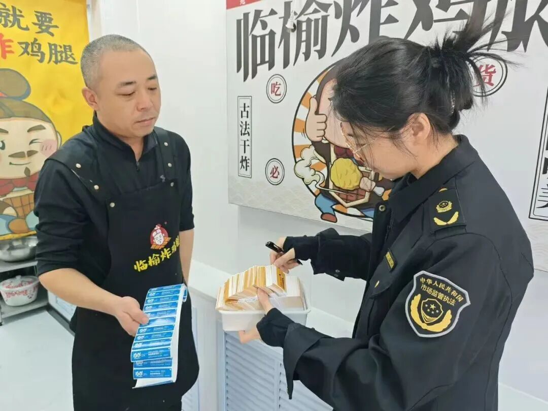 伊春市小封签彰显大担当 织密网络餐饮监管网