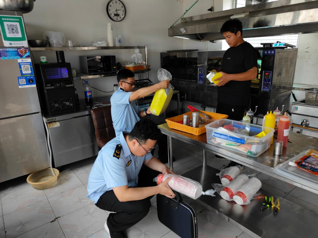 守护食安在行动 | 佳木斯市同江市鸭绿河市场监管所织密夏季食品安全防护网